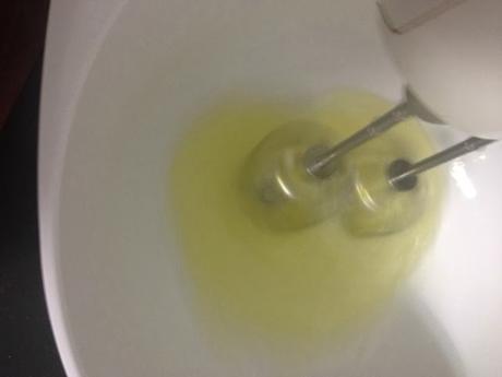 TRONCO DE NAVIDAD DE MOUSSE DE CHOCOLATE, MERENGUE Y FRAMBUESAS TRONCO DE NAVIDAD DE MOUSSE DE CHOCOLATE, MERENGUE Y FRAMBUESAS