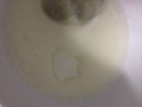 TRONCO DE NAVIDAD DE MOUSSE DE CHOCOLATE, MERENGUE Y FRAMBUESAS TRONCO DE NAVIDAD DE MOUSSE DE CHOCOLATE, MERENGUE Y FRAMBUESAS