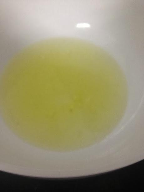 TRONCO DE NAVIDAD DE MOUSSE DE CHOCOLATE, MERENGUE Y FRAMBUESAS TRONCO DE NAVIDAD DE MOUSSE DE CHOCOLATE, MERENGUE Y FRAMBUESAS