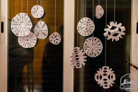 Neulas y copos de nieve de papel, una decoración sencilla y efectiva