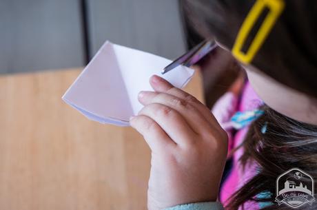 Neulas y copos de nieve de papel, una decoración sencilla y efectiva