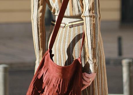 Cuello alto y falda midi: dos piezas Cuello alto y falda midi: dos piezas