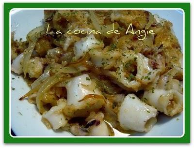 CHIPIRONES ENCEBOLLADOS