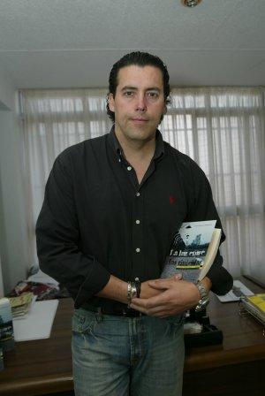 Entrevista a Luis Heredia Barragán, autor de La luz entre las tinieblas