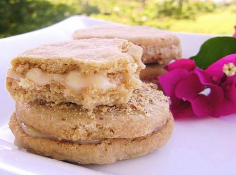 Galletas Rellenas con Dulce de Leche y Cacahuete