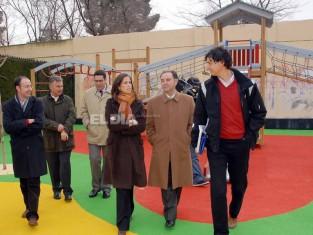 Jesús Rosado junto a la alcaldesa en la inauguración del parque infantil del Torreón, en el año 2007