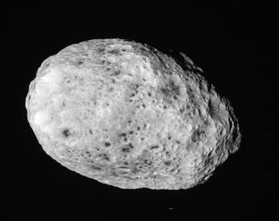 Nuevas imágenes de Hiperión, satélite de Saturno