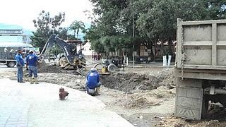 HIDROLARA REPARA TUBERÍA POR ENESIMA VEZ, UN TRABAJADOR RESULTÓ CON RUPTURA DE HUESO