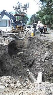 HIDROLARA REPARA TUBERÍA POR ENESIMA VEZ, UN TRABAJADOR RESULTÓ CON RUPTURA DE HUESO