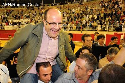 Hacer favores, empollar traidores