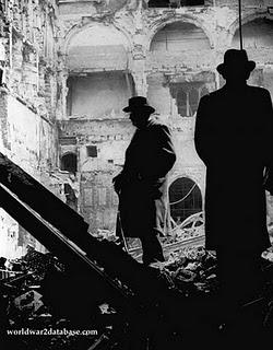 Winston Churchill se baja los pantalones ante Roosevelt – 08/12/1940.