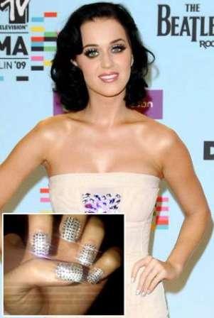 Katy Perry adora las uñas decoradas. ¿Te atreves a imitarla?