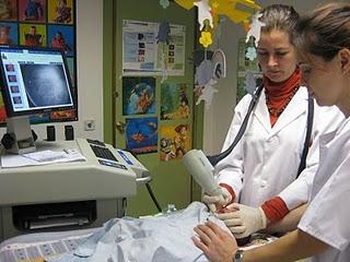 El Hospital Materno Infantil de Málaga realiza al año unos 200 estudios de imagen de la retina a prematuros
