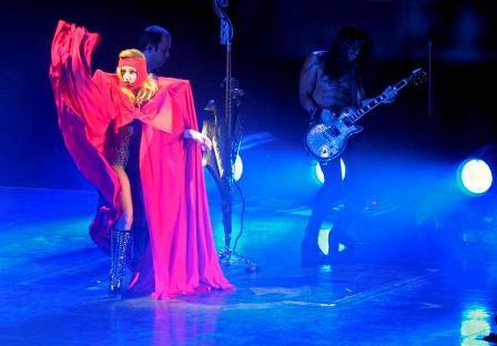 Lady Gaga  se cambió hasta diez veces de ropa en su concierto de Barcelona