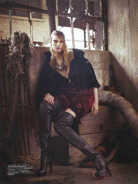 OVER THE KNEE BOOTS ARE STILL IN.