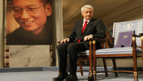 Además de una mentira / no poseo nada