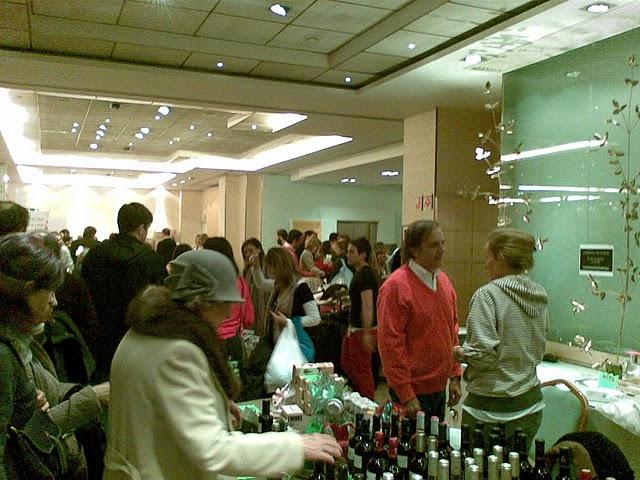 Hoy Domingo Senasacional Mercadillo de la Fundación Aladina. hasta las 20:00 hrs. Imagenes de la animada jornada de ayer.