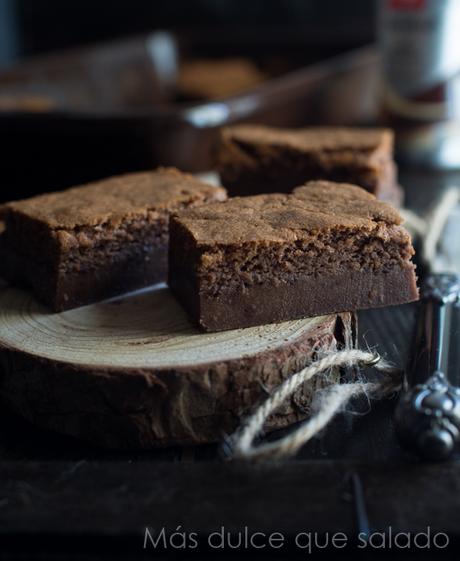 Pastel inteligente de chocolate y café