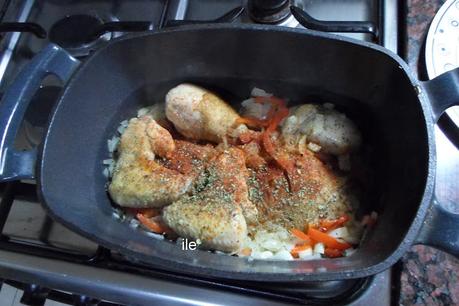 Pollo y papas o patatas a la cacerola