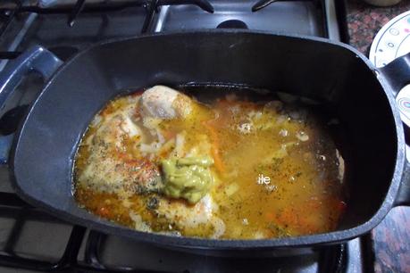 Pollo y papas o patatas a la cacerola