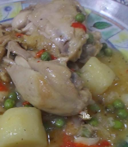Pollo y papas o patatas a la cacerola