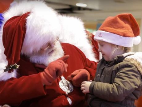 Santa Claus hablando en signos