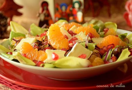 Ensalada con queso Brie, mandarinas y granadas Ensalada con queso Brie, mandarinas y granadas