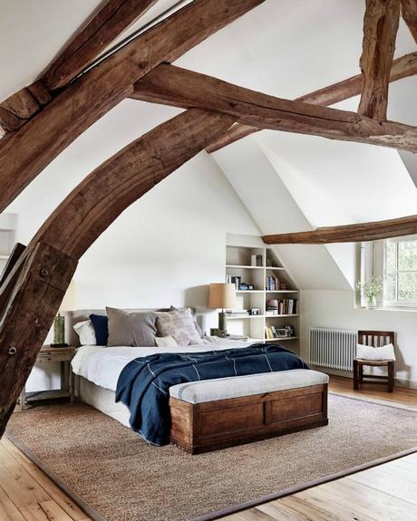 Dormitorio con dosel de vigas