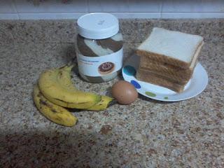 ROLLITOS DE PAN DE MOLDE RELLENO DE CREMA DE CACAO Y PLÁTANO