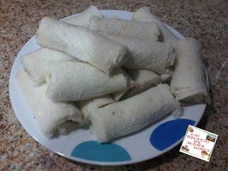 ROLLITOS DE PAN DE MOLDE RELLENO DE CREMA DE CACAO Y PLÁTANO