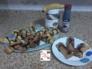 ROLLITOS DE PAN DE MOLDE RELLENO DE CREMA DE CACAO Y PLÁTANO