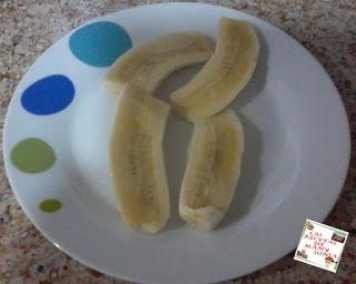 ROLLITOS DE PAN DE MOLDE RELLENO DE CREMA DE CACAO Y PLÁTANO