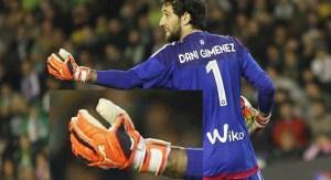 Glove Spotting Nº24 _PUE7738.JPG.700x380_q85_crop-center