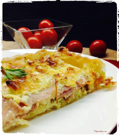 Tarta crujiente de queso con puerro y pavo