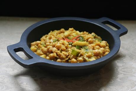 Garbanzos al Curry con Calamares, Quínoa y Leche de Coco