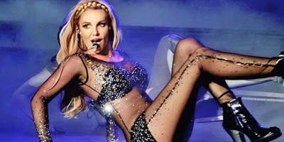 Britney Spears presume de abdominales