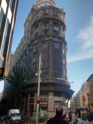 La Via Laietana (2): una casa con dos estilos, un ático con una jardín de mil metros cuadrados, unas vistas privilegiadas...