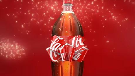 Coca-Cola transforma la etiqueta de su botella en un bonito lazo
