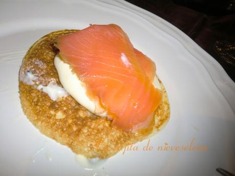 Blinis de salmón y caviar