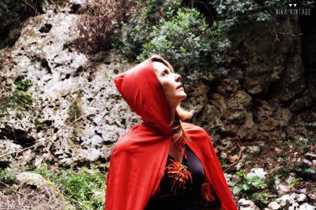 Un cuento diferente en el que nadie es bueno o malo, en esta caperucita roja y las lobas no feroces todo es distinto