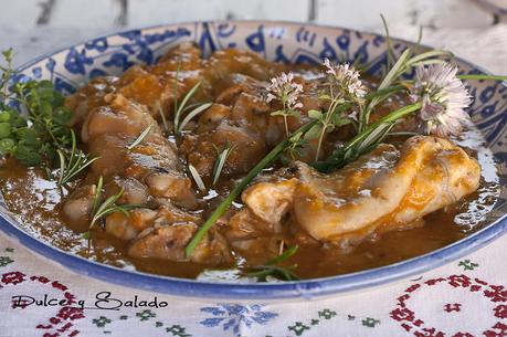 Manitas de Cerdo con Salsa de Tomate