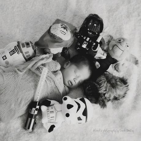 Sesión de fotos de un recién nacido inspirada en Star Wars
