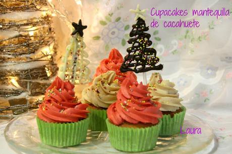 CUPCAKES NAVIDEÑOS DE MANTEQUILLA DE CACAHUETES