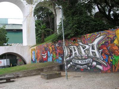 Graffiti en  Arcos de Lapa, Aqueduto da Carioca, Rio Janeiro, Brasil, La vuelta al mundo de Asun y Ricardo, round the world, mundoporlibre.com