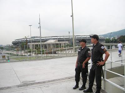 Seguridad en Estadio de Maracanã, Rio de Janeiro, Brasil, La vuelta al mundo de Asun y Ricardo, round the world, mundoporlibre.com