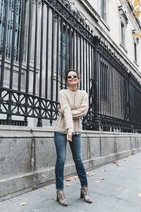 Patchwork_Coat-Faux_Fur_Coat-Asos-Mother_Jeans-Denim-Cable_Knit_Sweater-Snake_Effect_Booties-Topknot-Collage_Vintage-Street_Style-Outfit-34