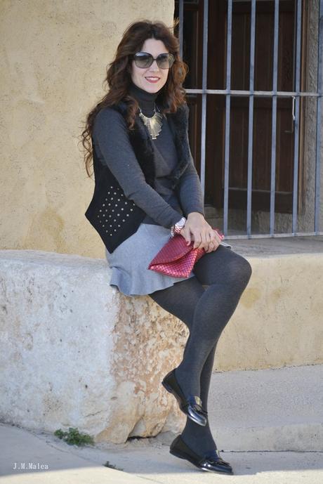 CHALECO DE PELO CON FALDA GODÉT