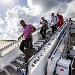 Ya está en Cuba delegación de la MLB