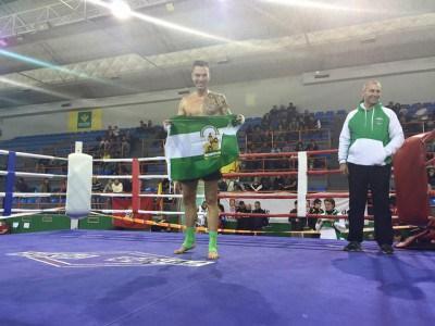 Dos nuevos Campeones de España Kick Boxing Neo, en el barrio de Montequinto.