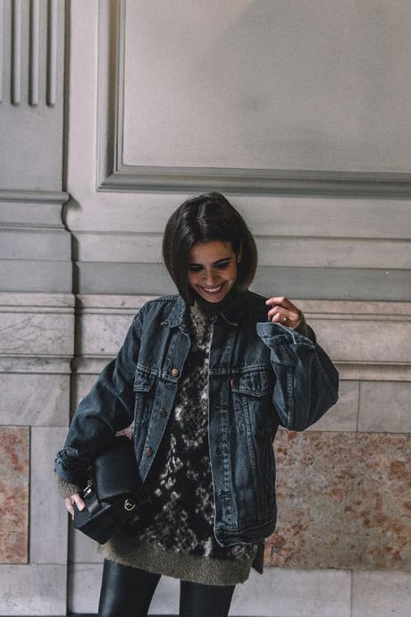 Edited-Oversize_knit-PS11-Proenza_Schouler-Leather_Leggings-Black_Heels-Denim_Vintage_Jacket-Levis-Outfit-Street_Style-Maria_Pascual_Earrings-22